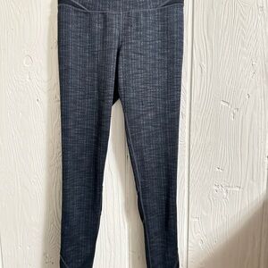 Kirkland Signature Women's Gray Cropped Active Leggings